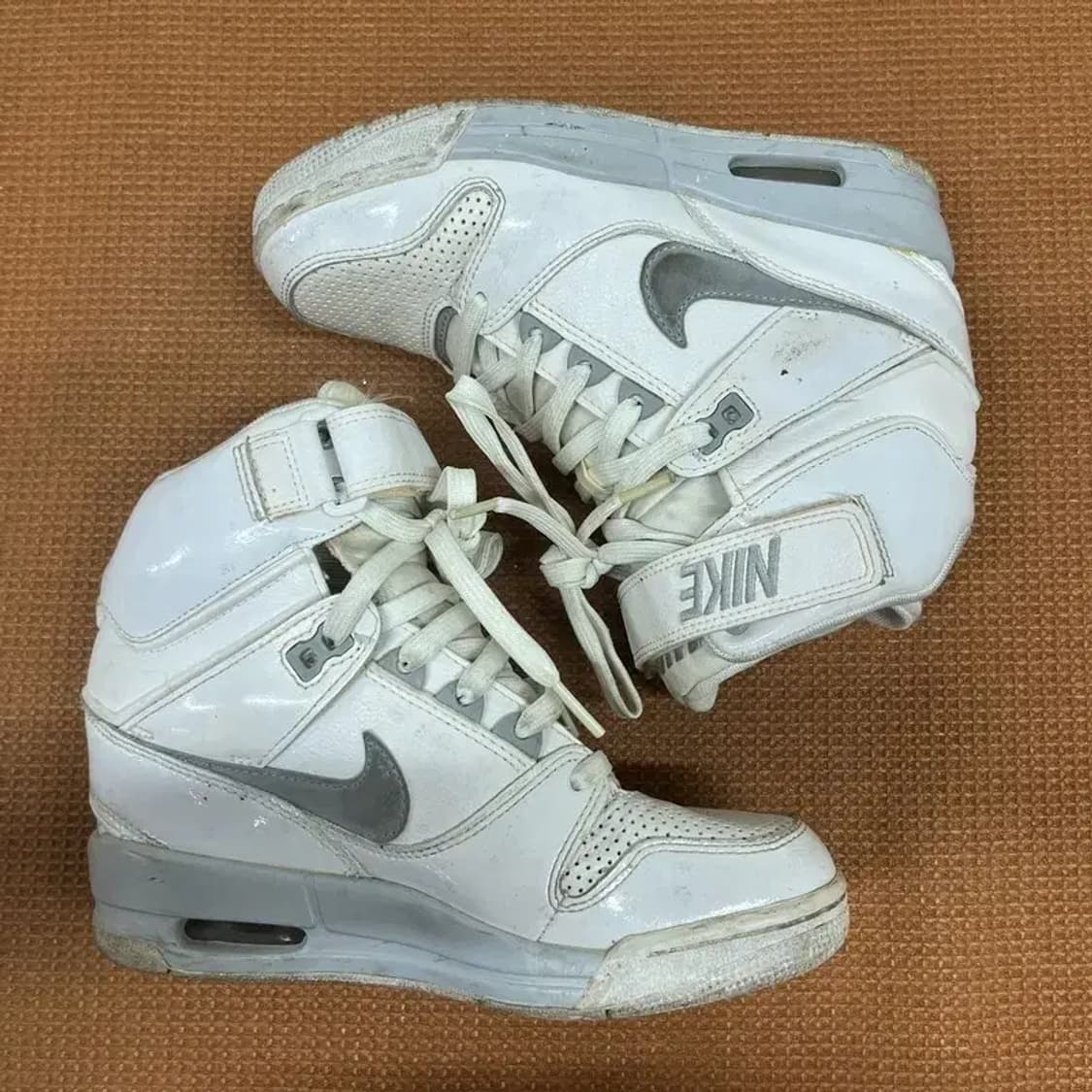 나이키 에어 레볼루션 스카이 하이 웨지 스니커즈 230 G07491 상품이미지3