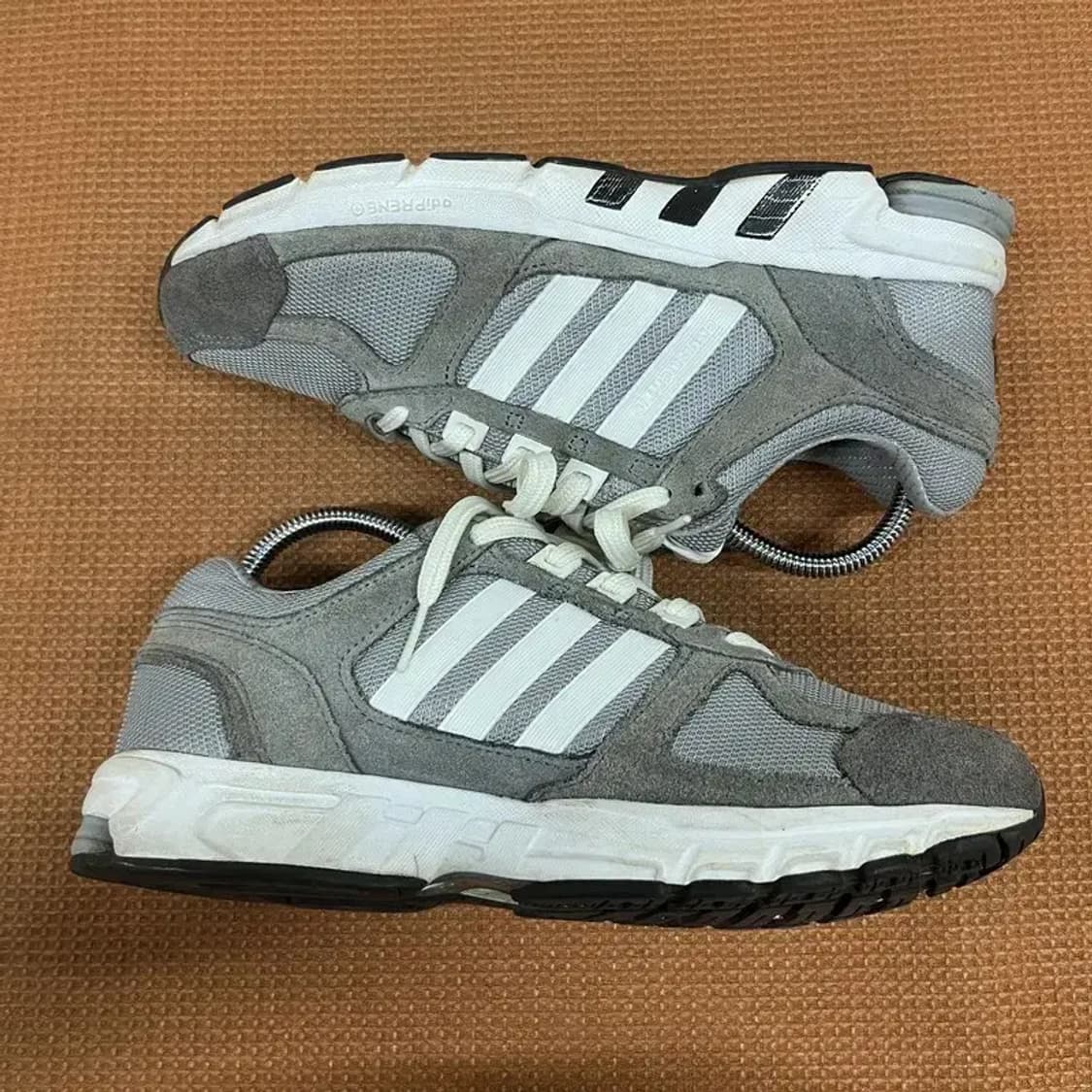 아디다스 이큅먼트 10 런닝화 운동화 240 G07494 상품이미지3