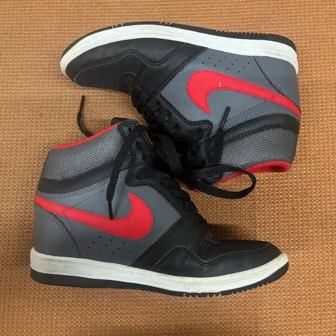 나이키 스카이하이 덩크 검빨 스니커즈 운동화 235 G07512 상품이미지3