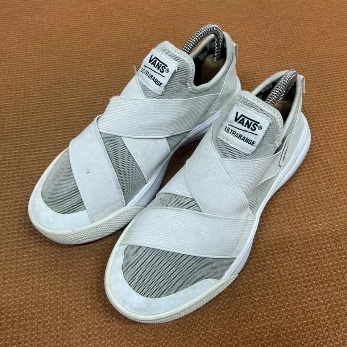 반스 울트라레인지 고어 슬립온 235 G07566 상품이미지1