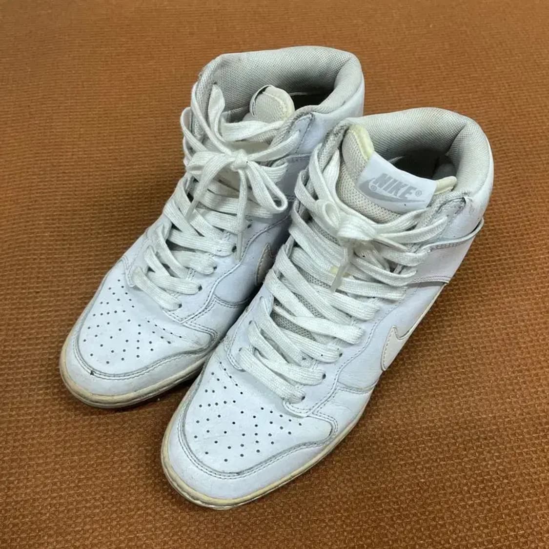 나이키 덩크 스카이 하이 에센셜 스니커즈 운동화 250 G07570 상품이미지1