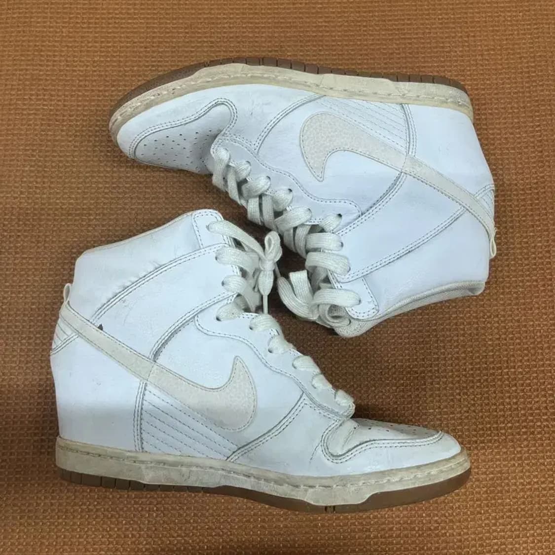 나이키 덩크 스카이 하이 에센셜 스니커즈 운동화 250 G07570 상품이미지3