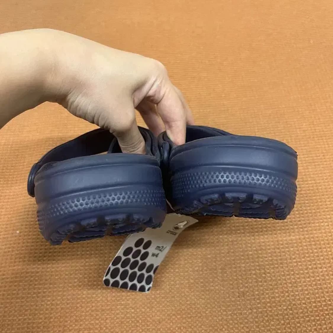 크록스 클래식 클로그 슬리퍼 샌들 W4 G07587 상품이미지2