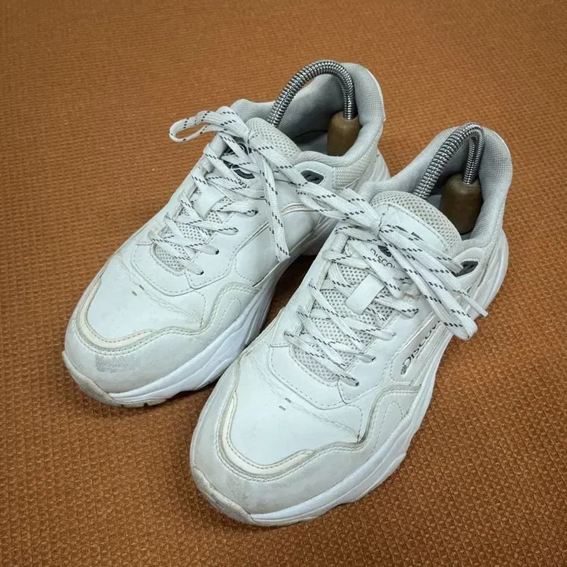 디스커버리 화이트 어글리슈즈 운동화 신발 240 G07614 상품이미지1