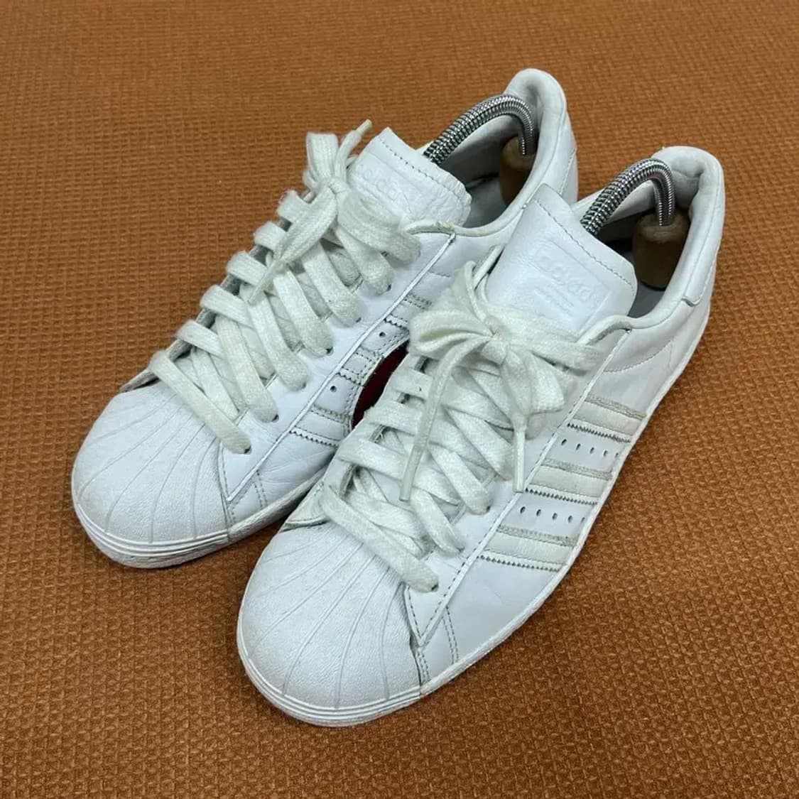 아디다스 슈퍼스타 80S 하프 하트 스니커즈 신발 250 G07615 상품이미지1