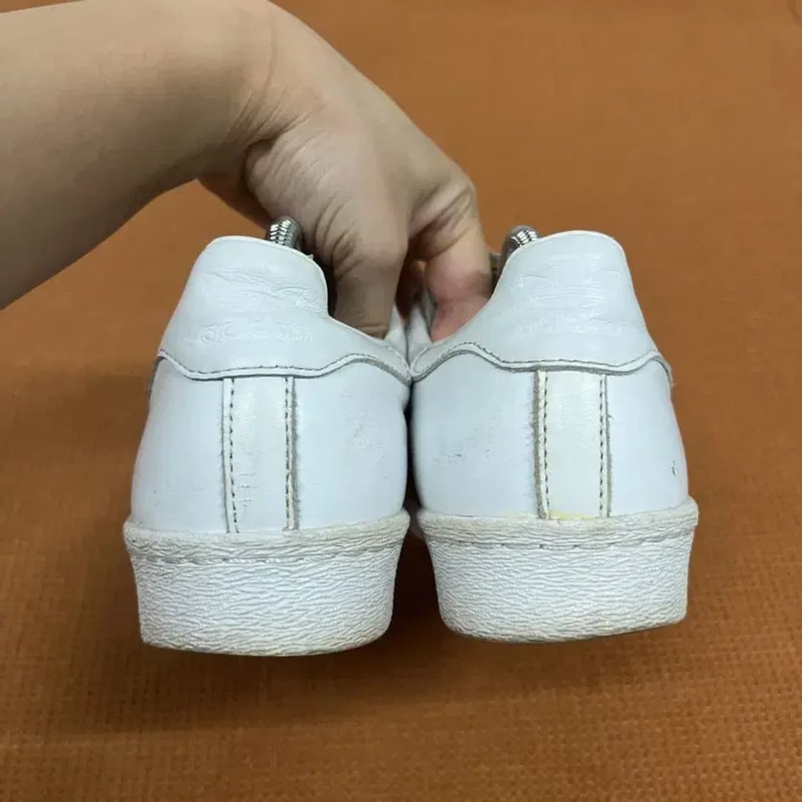 아디다스 슈퍼스타 80S 하프 하트 스니커즈 신발 250 G07615 상품이미지2