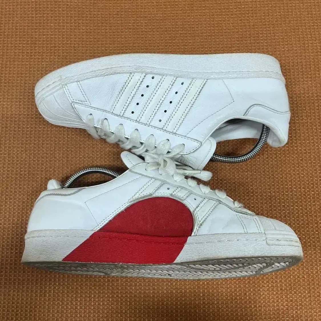 아디다스 슈퍼스타 80S 하프 하트 스니커즈 신발 250 G07615 상품이미지3