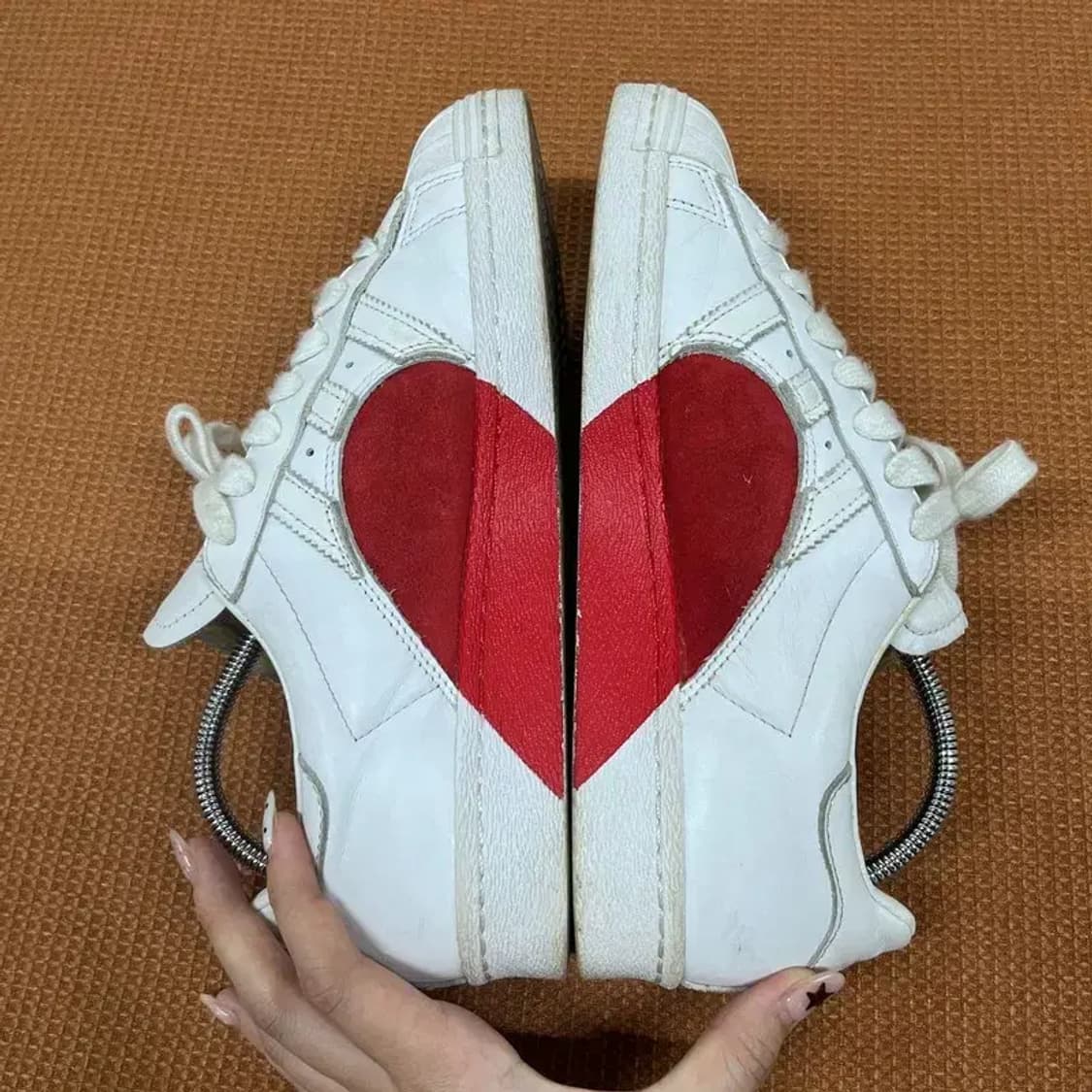 아디다스 슈퍼스타 80S 하프 하트 스니커즈 신발 250 G07615 상품이미지4