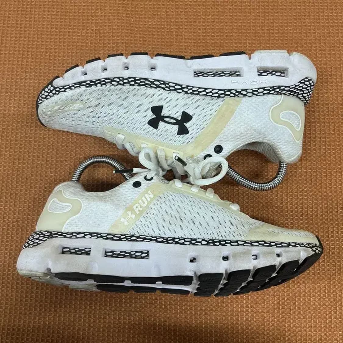 언더아머 우먼스 호버 인피니트 2 런닝화 운동화 신발 235 G07631 상품이미지3