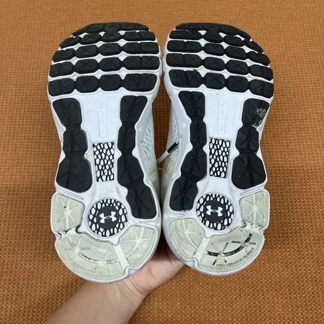 언더아머 우먼스 호버 인피니트 2 런닝화 운동화 신발 235 G07631 상품이미지4