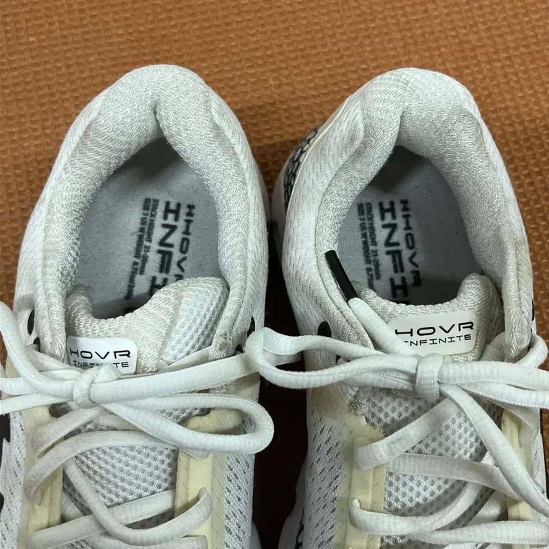 언더아머 우먼스 호버 인피니트 2 런닝화 운동화 신발 235 G07631 상품이미지7