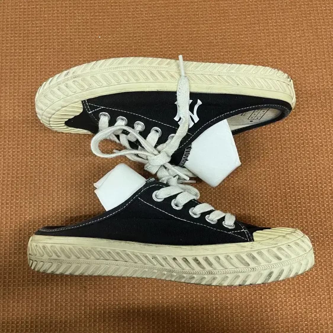 MLB 우먼스 블랙 뮬 스니커즈 신발 240 G07638 상품이미지3