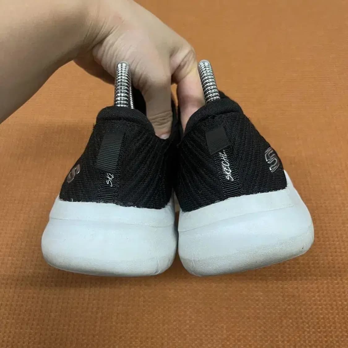 스케쳐스 우먼스 울트라 플렉스 블랙 슬립온 신발 230 G07640 상품이미지2