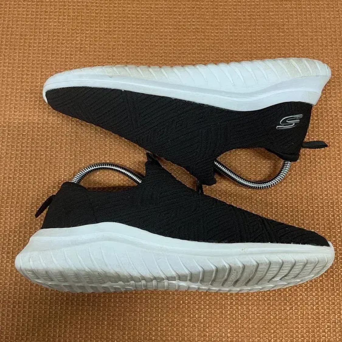 스케쳐스 우먼스 울트라 플렉스 블랙 슬립온 신발 230 G07640 상품이미지3