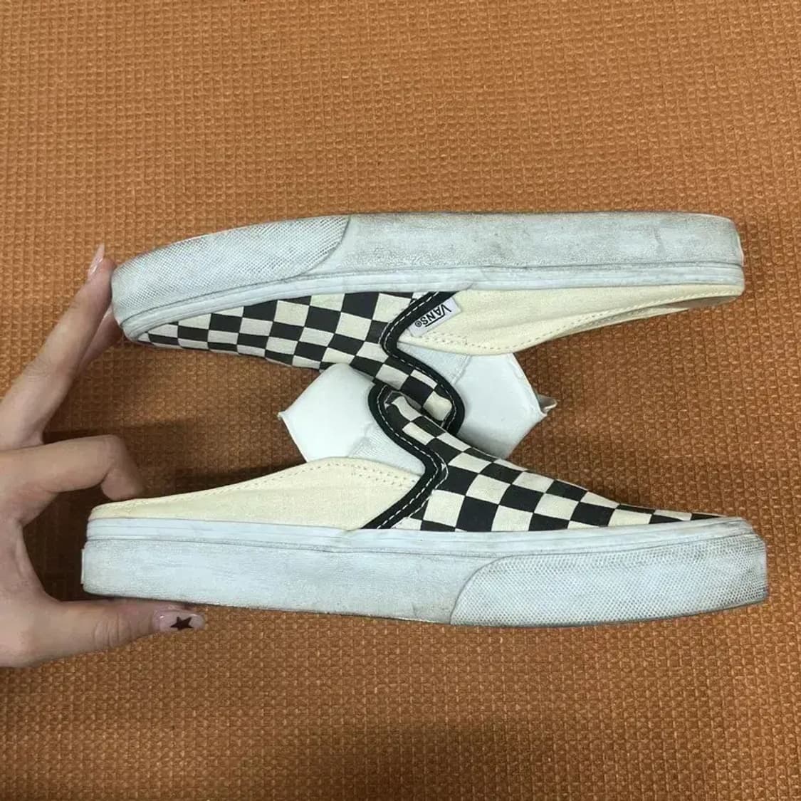 반스 체커보드 뮬 스니커즈 245 G07681 상품이미지3