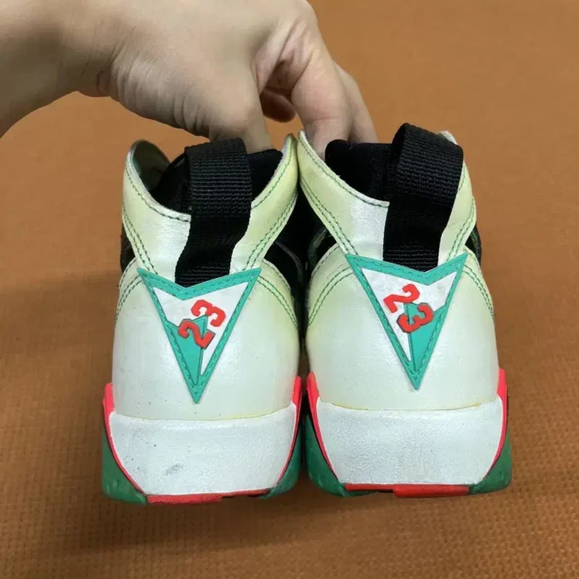 나이키 조던 7 레트로 30th 베르데 스니커즈 240 G07655 상품이미지2