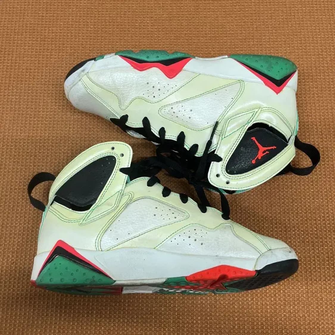 나이키 조던 7 레트로 30th 베르데 스니커즈 240 G07655 상품이미지3