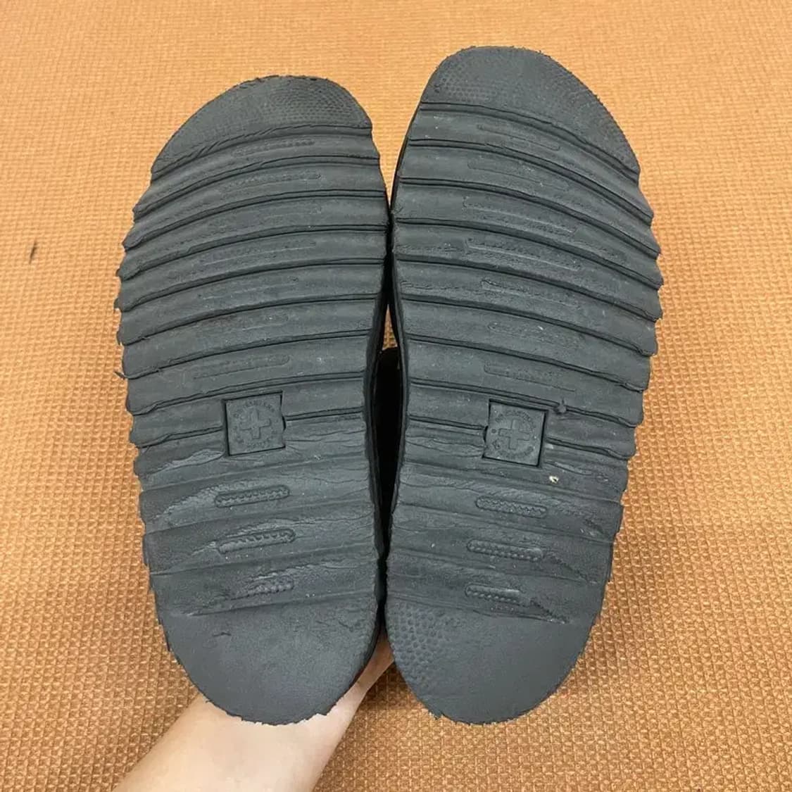 닥터마틴 라이커 슬리퍼 UK7 G07765 상품이미지4