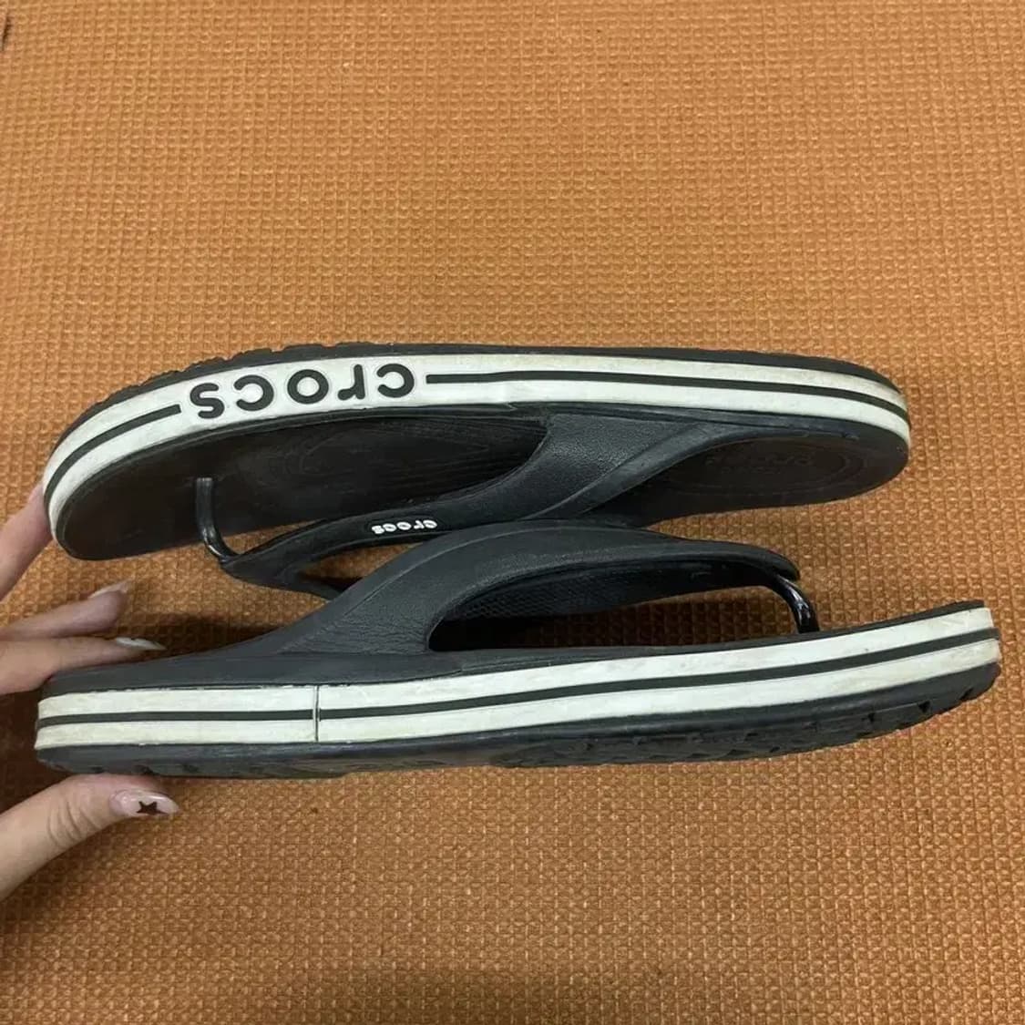 크록스 크록밴드 쪼리 슬리퍼 M9 G07766 상품이미지3