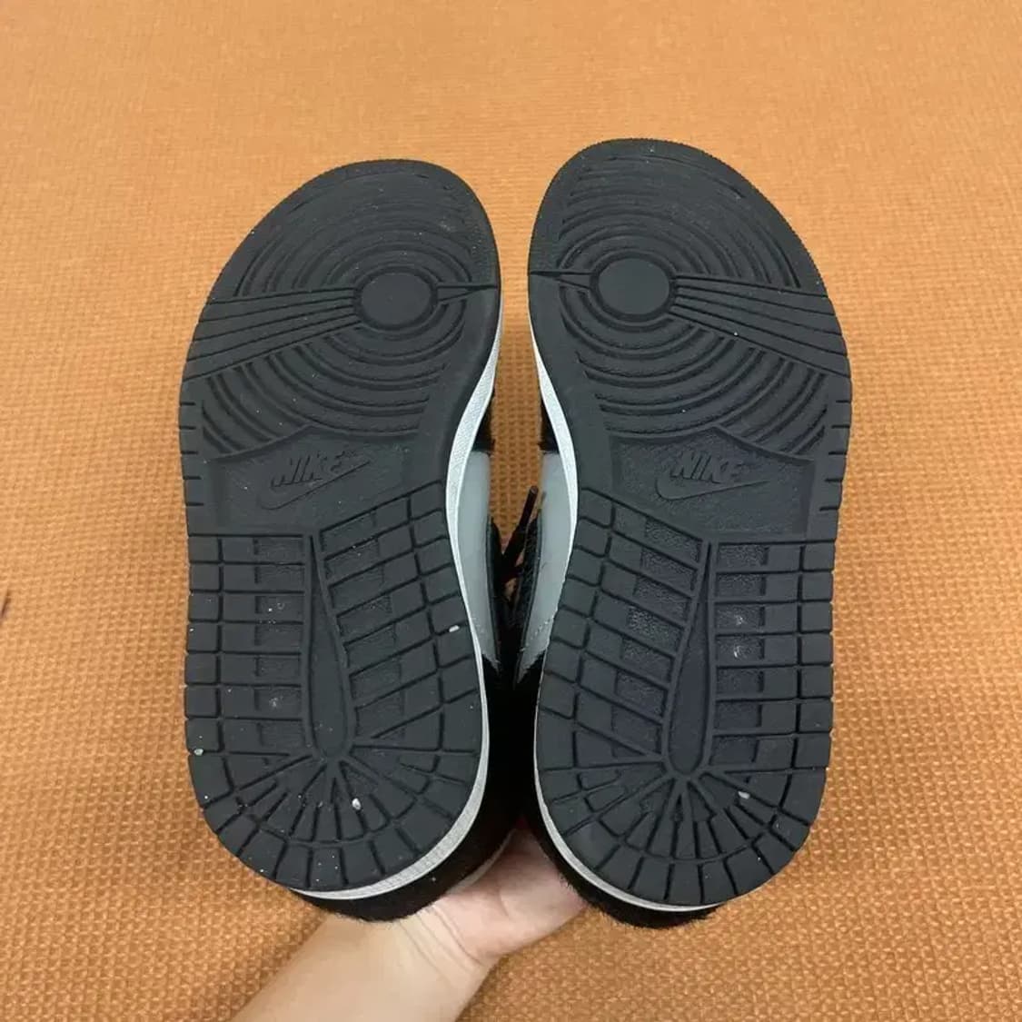 나이키 에어 조던 1 레트로 하이 스니커즈 운동화 240 G07782 상품이미지4