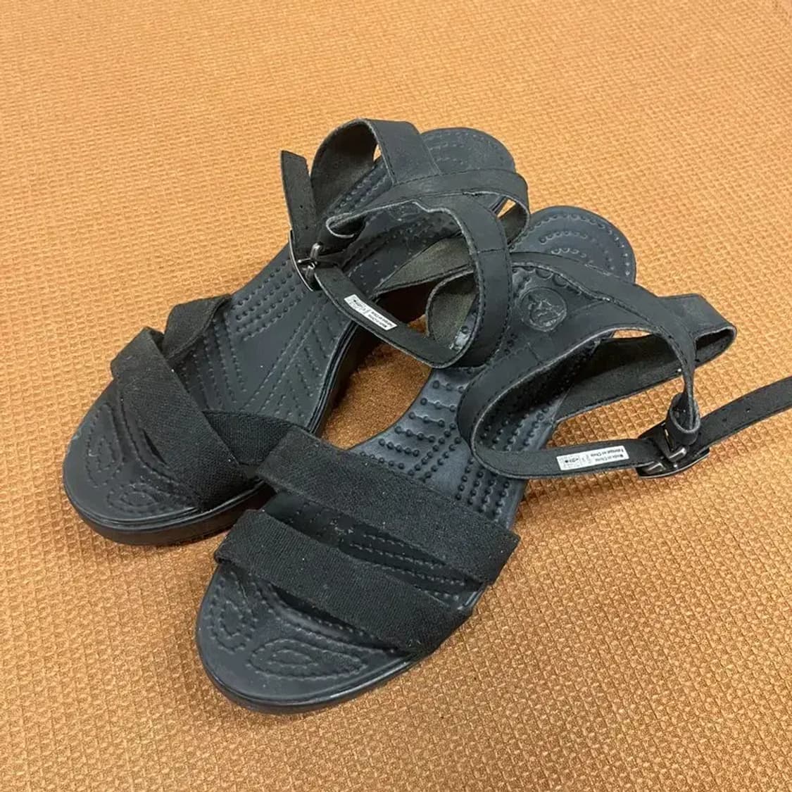 크록스 레이 웨지 샌들 W8 G07811 상품이미지1