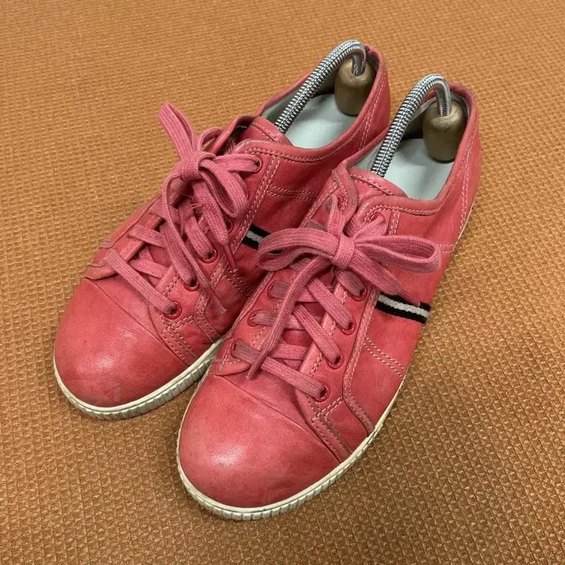 발리 코랄 가죽 스니커즈 운동화 EU38 G07837 상품이미지1