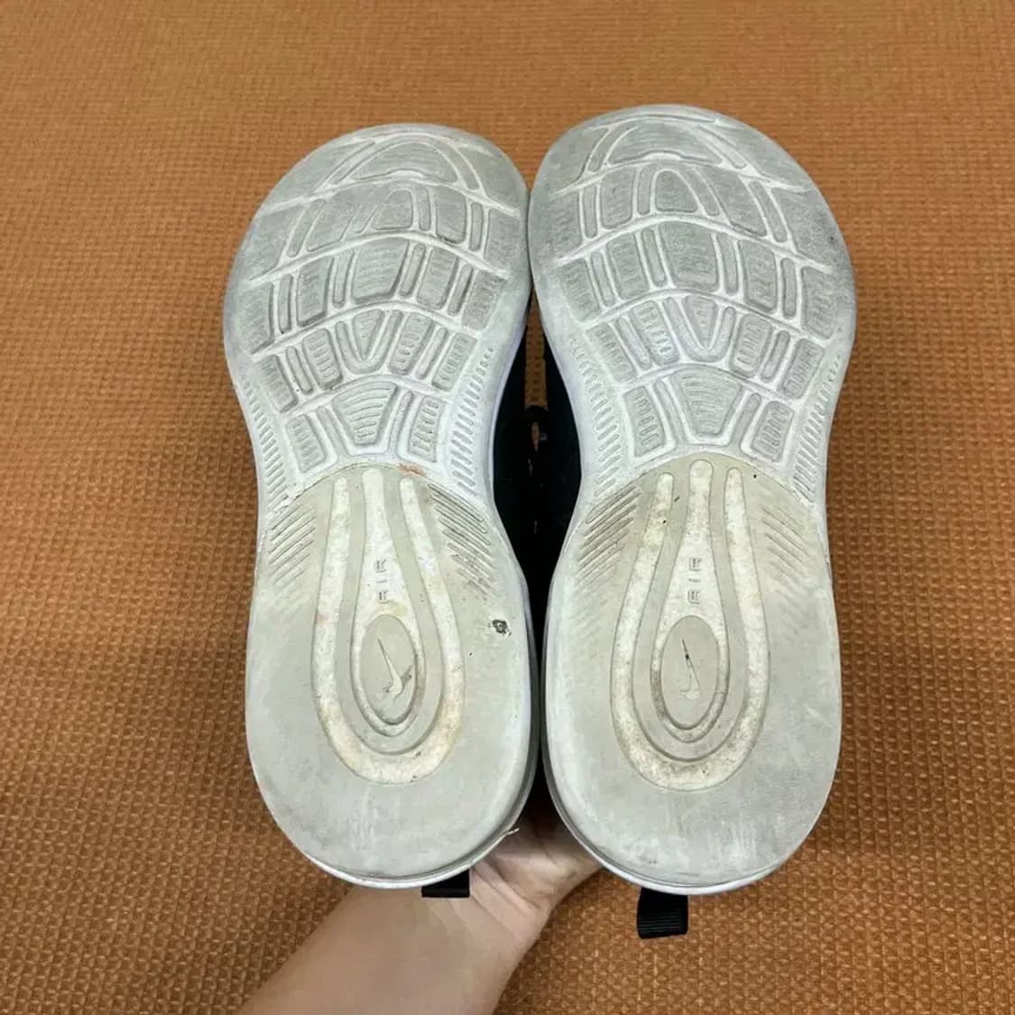 나이키 에어맥스 엑시스 스니커즈 운동화 220 G07873 상품이미지4