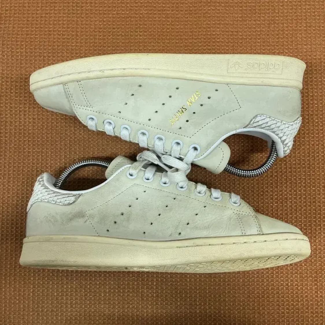 아디다스 스탠스미스 스네이크 스니커즈 운동화 235 G07895 상품이미지3