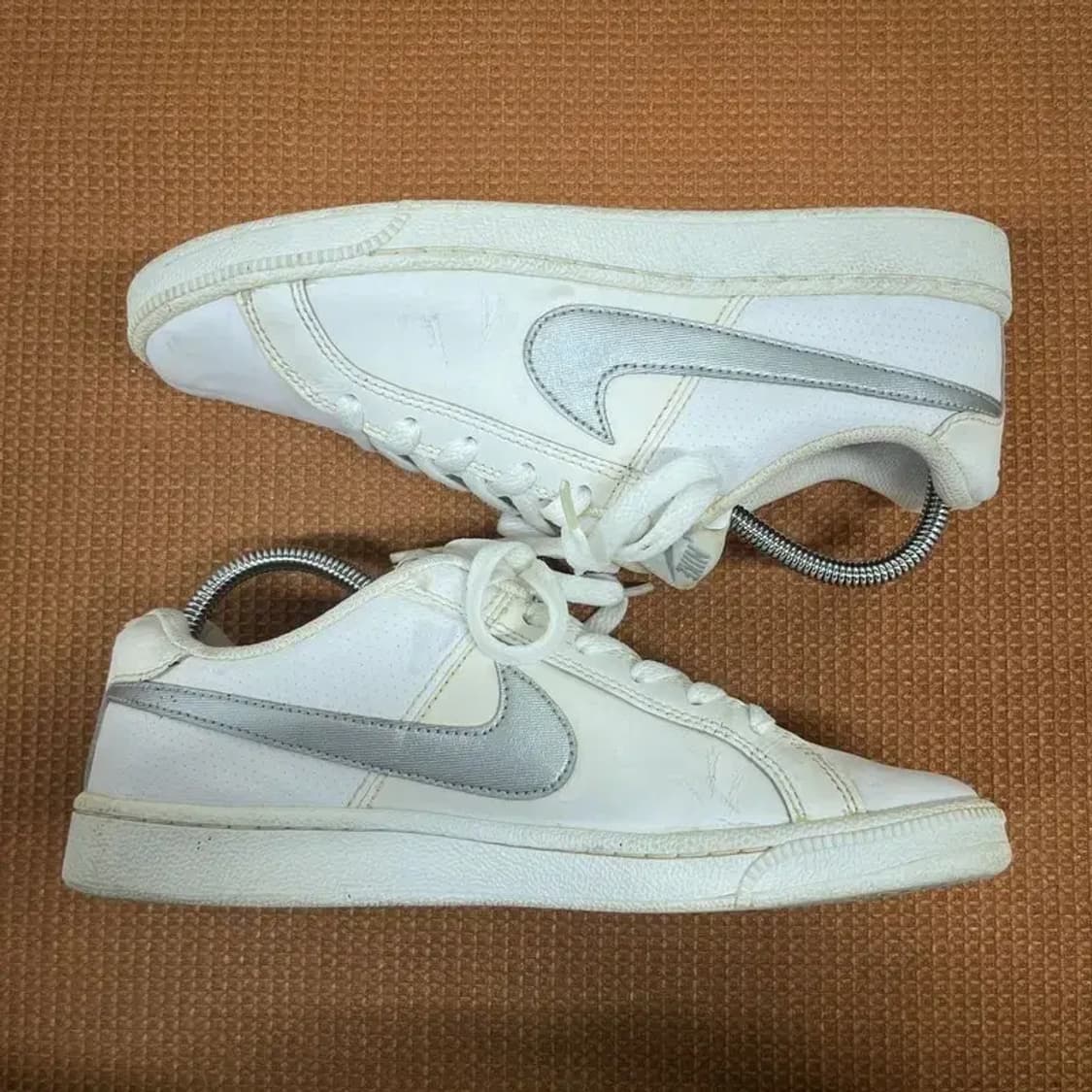 나이키 코트 로얄 메탈릭실버 스니커즈 운동화 240 G07901 상품이미지3