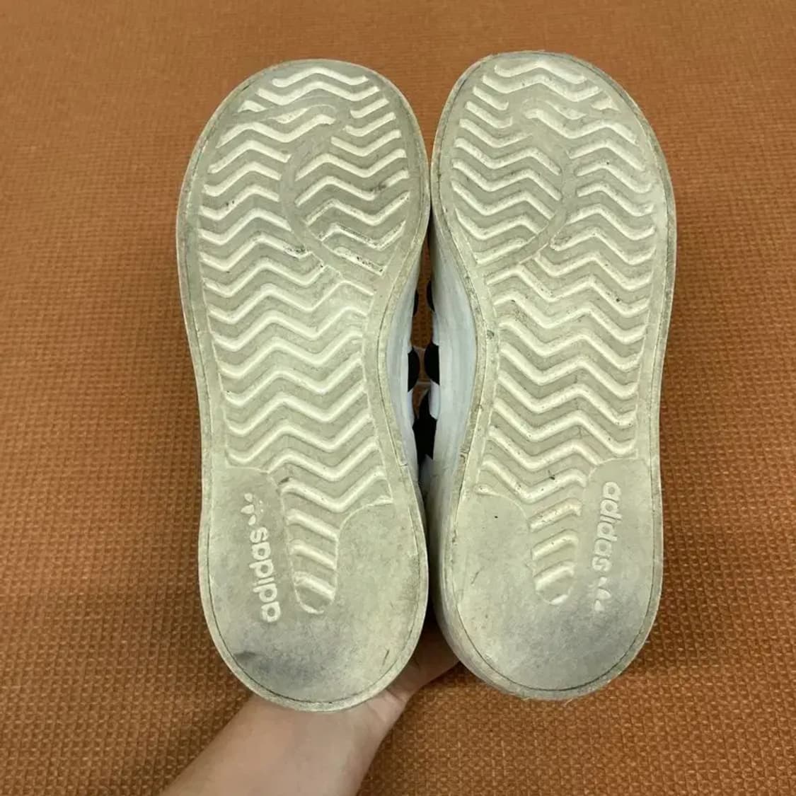 아디다스 슈퍼스타 보네가 스니커즈 운동화 245 G07915 상품이미지4