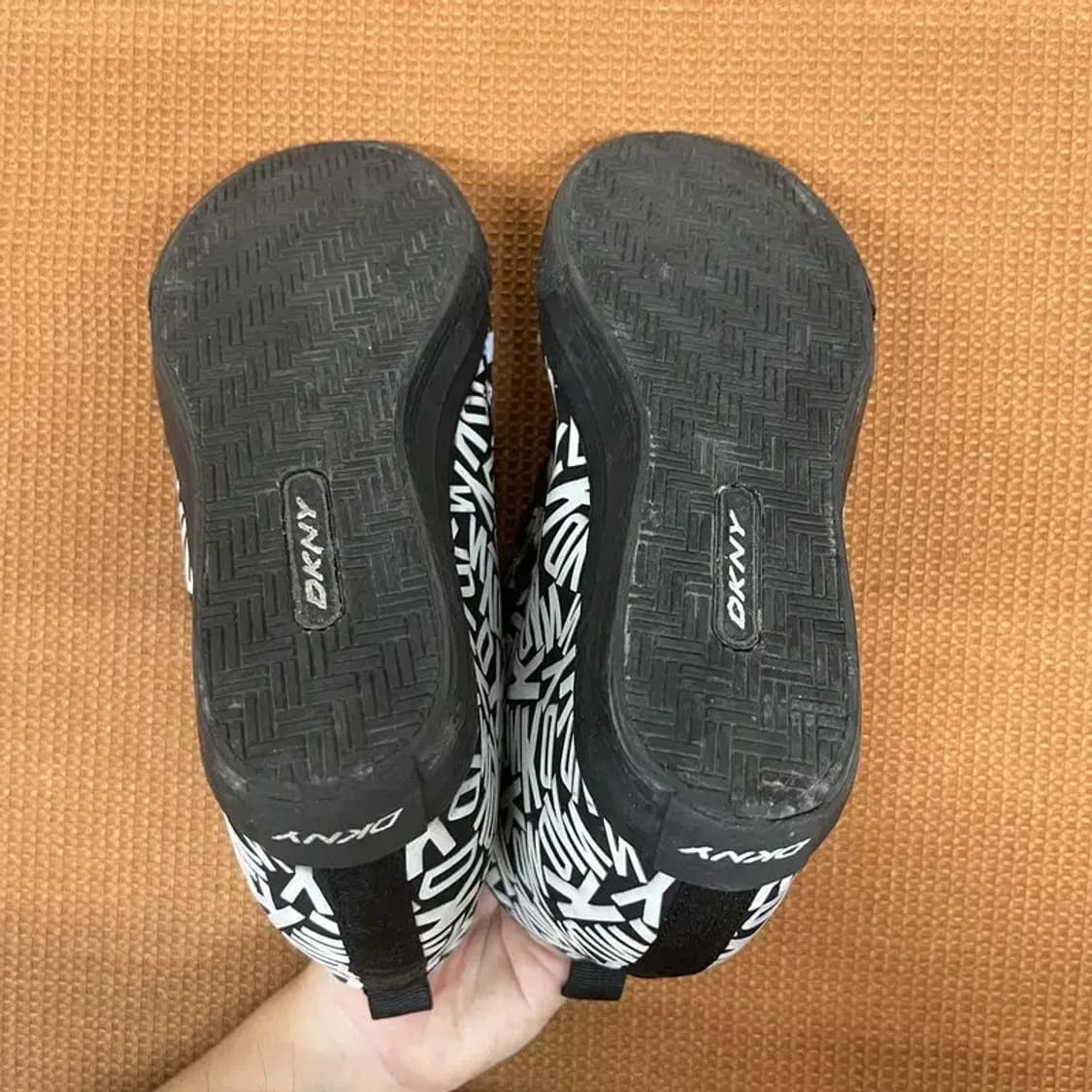 도나카란뉴욕 로고패턴 웨지 스니커즈 운동화 8 G07917 상품이미지4