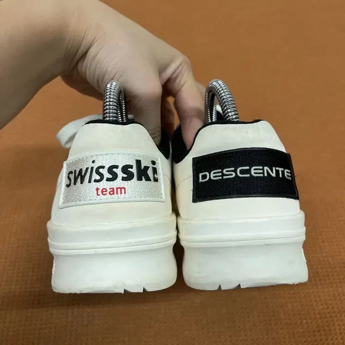 데상트 스위스 레플리카 스니커즈 운동화 240 G07998 상품이미지2