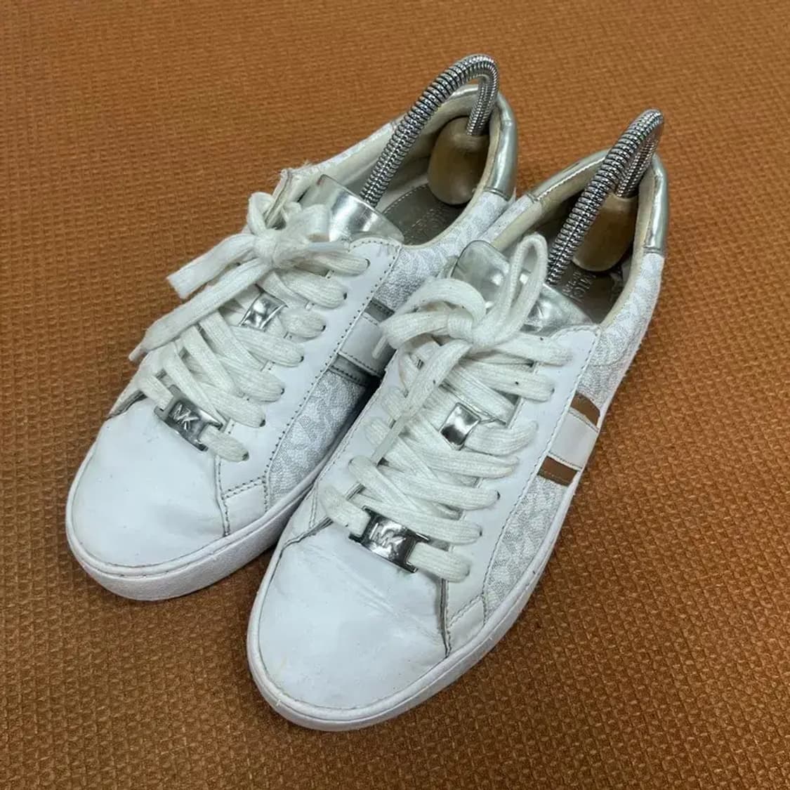 마이클코어스 실버 스니커즈 운동화 6M G08050 상품이미지1