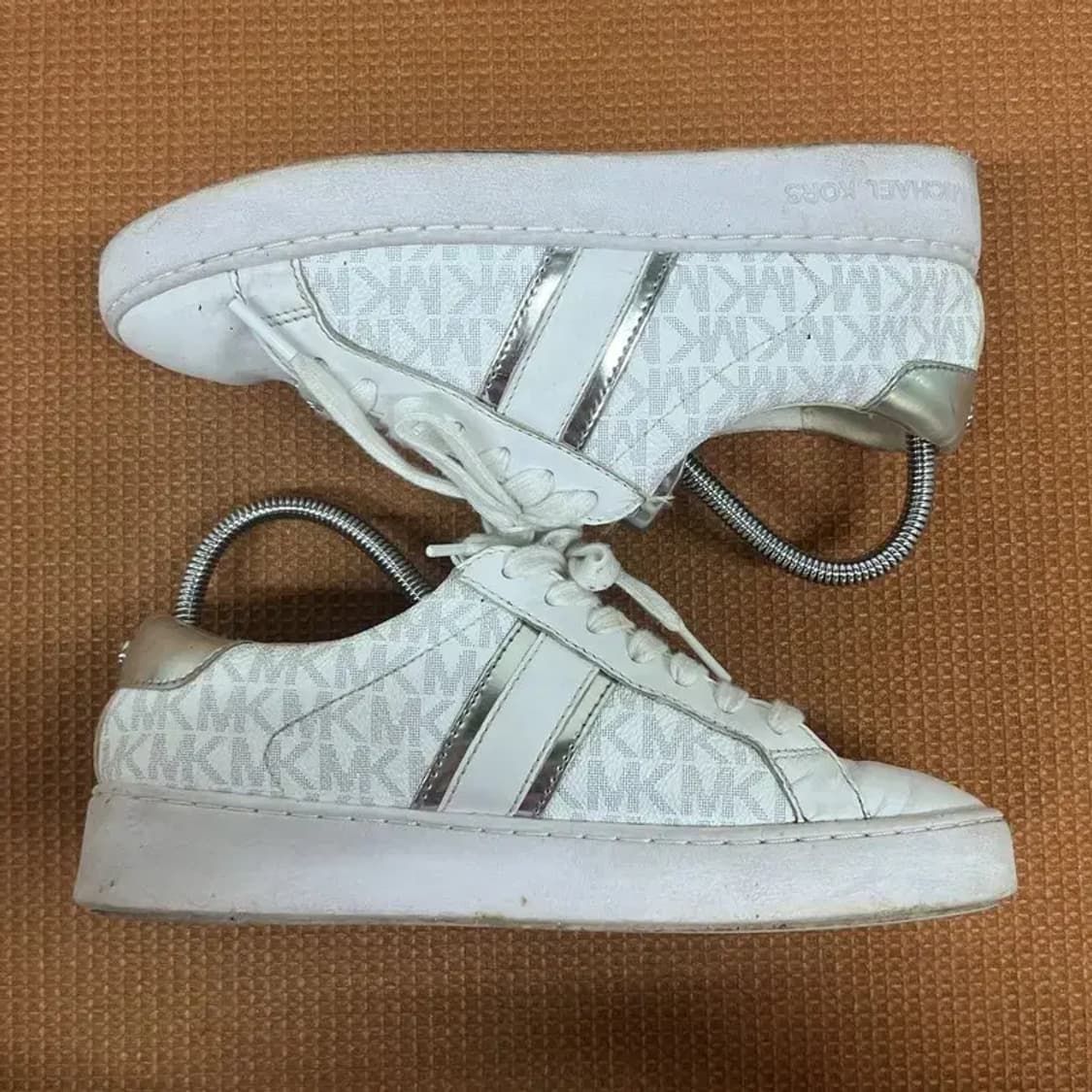 마이클코어스 실버 스니커즈 운동화 6M G08050 상품이미지3