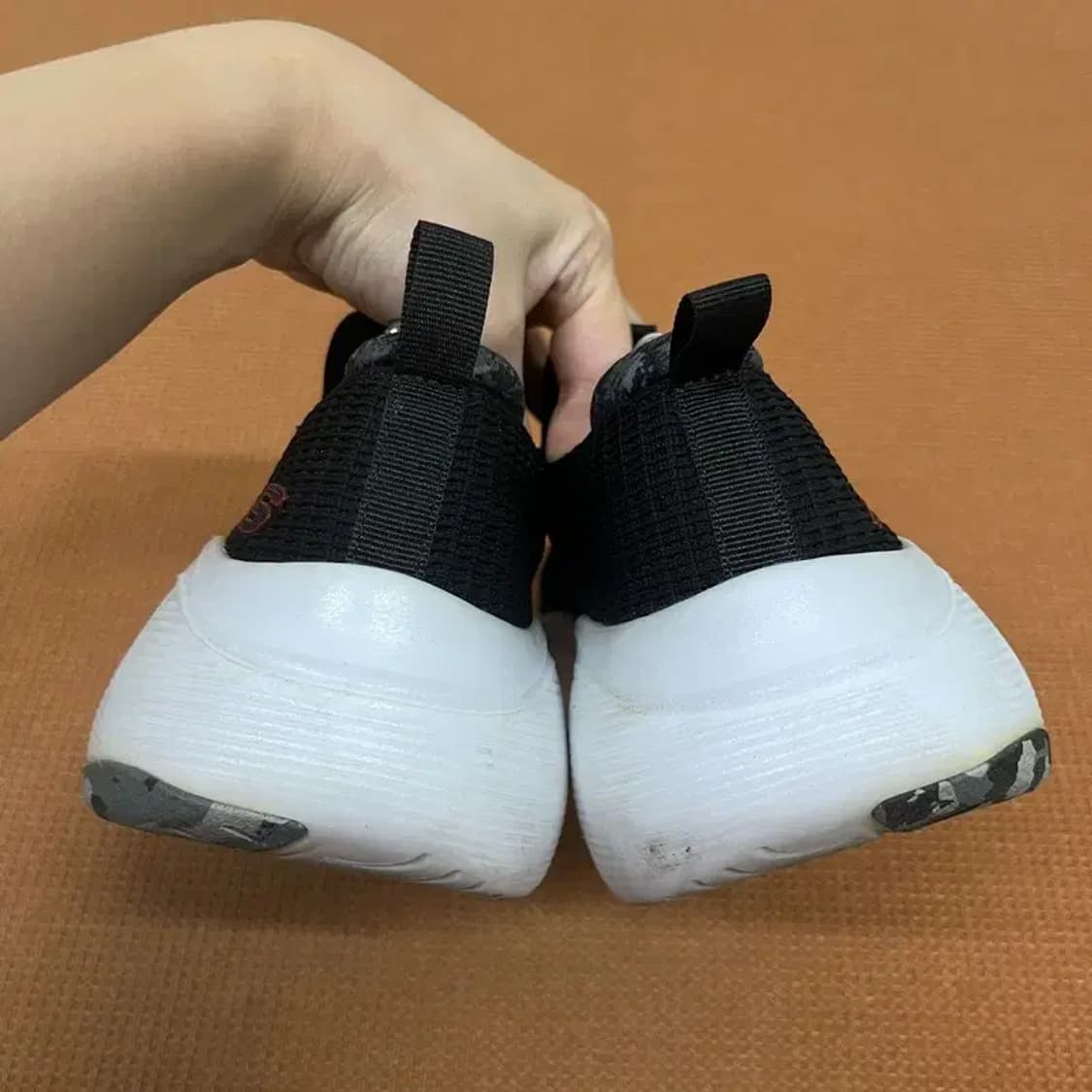 스케쳐스 아치핏 인피니티 슬립온 265 G08078 상품이미지2