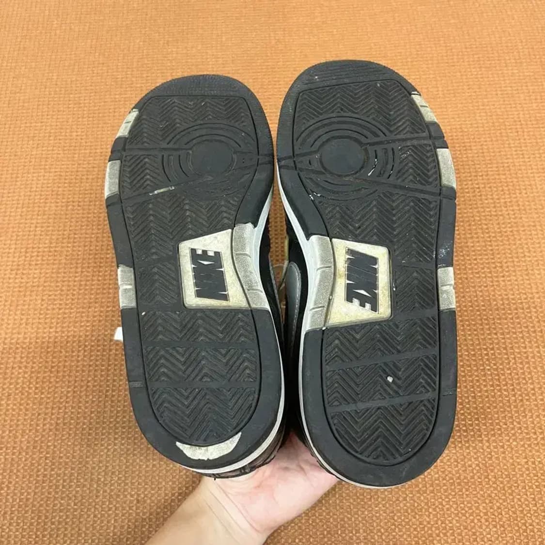 나이키 에어 프레스티지 3 하이 레더 운동화 240 G08085 상품이미지4