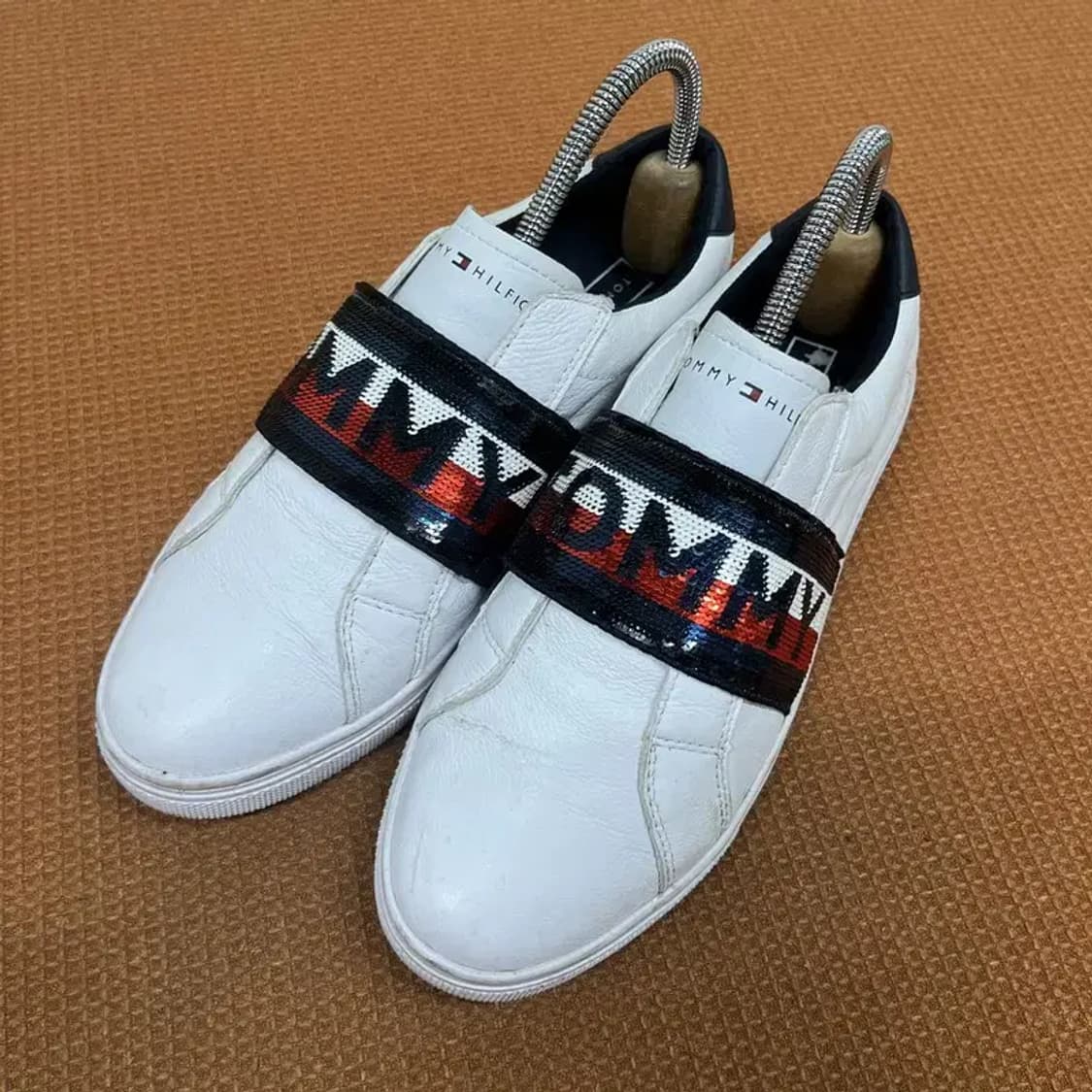 타미힐피거 레더 스팽글 슬립온 235 G08119 상품이미지1