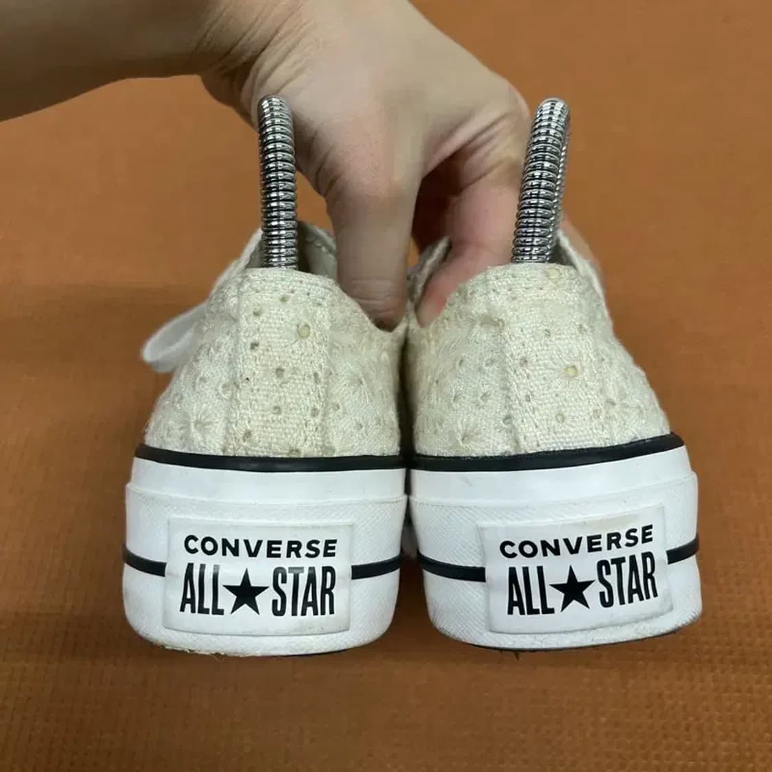 컨버스 척테일러 올스타 리프트 브로더리 스니커즈 220 G08132 상품이미지2