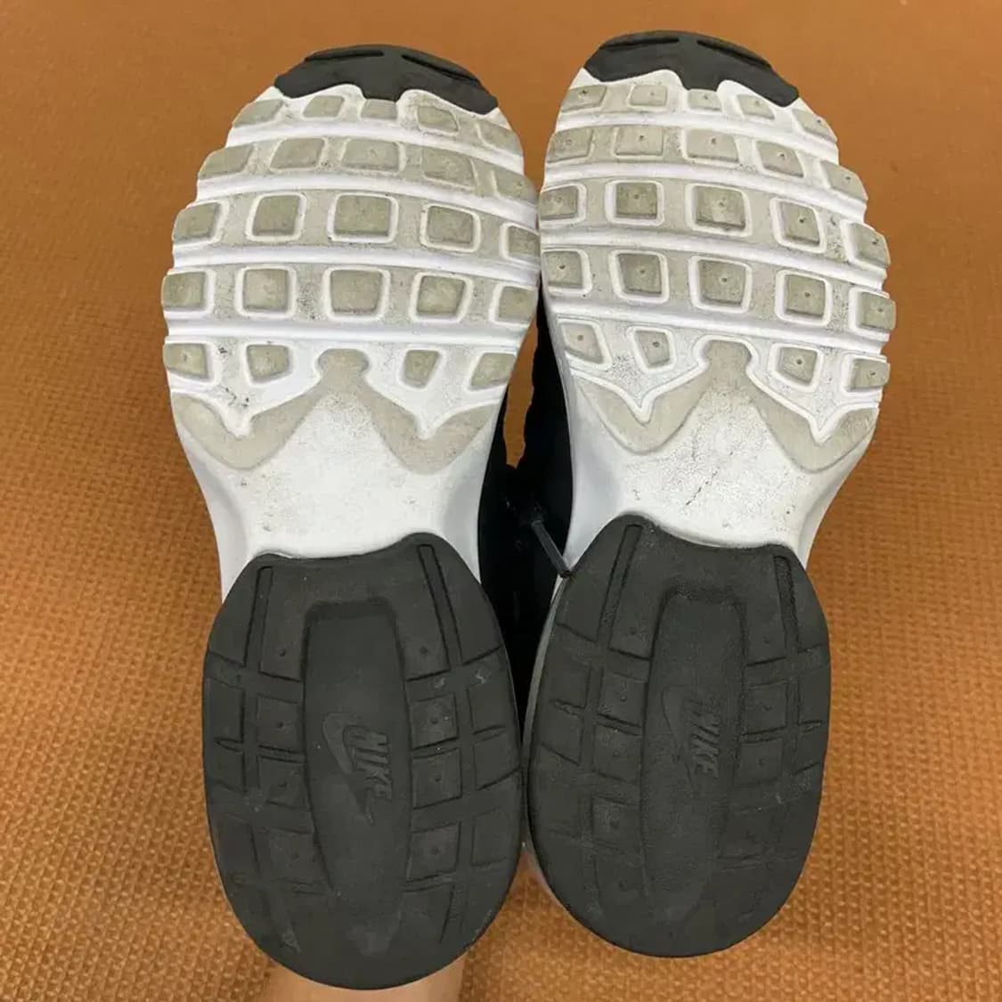 나이키 에어맥스 인비고 운동화 230 G08264 상품이미지4