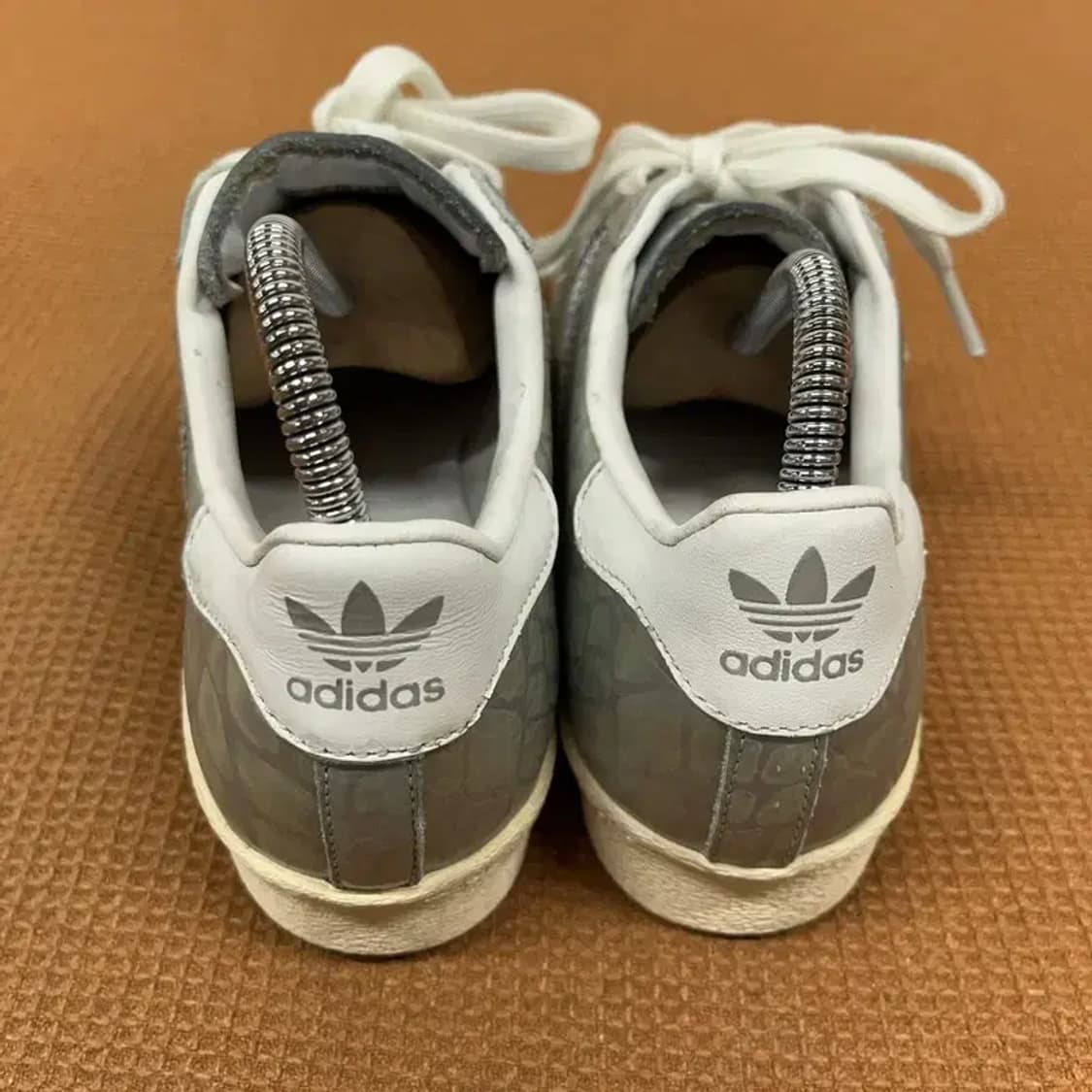 아디다스 슈퍼스타 80s 실버 스니커즈 운동화 230 G08320 상품이미지2