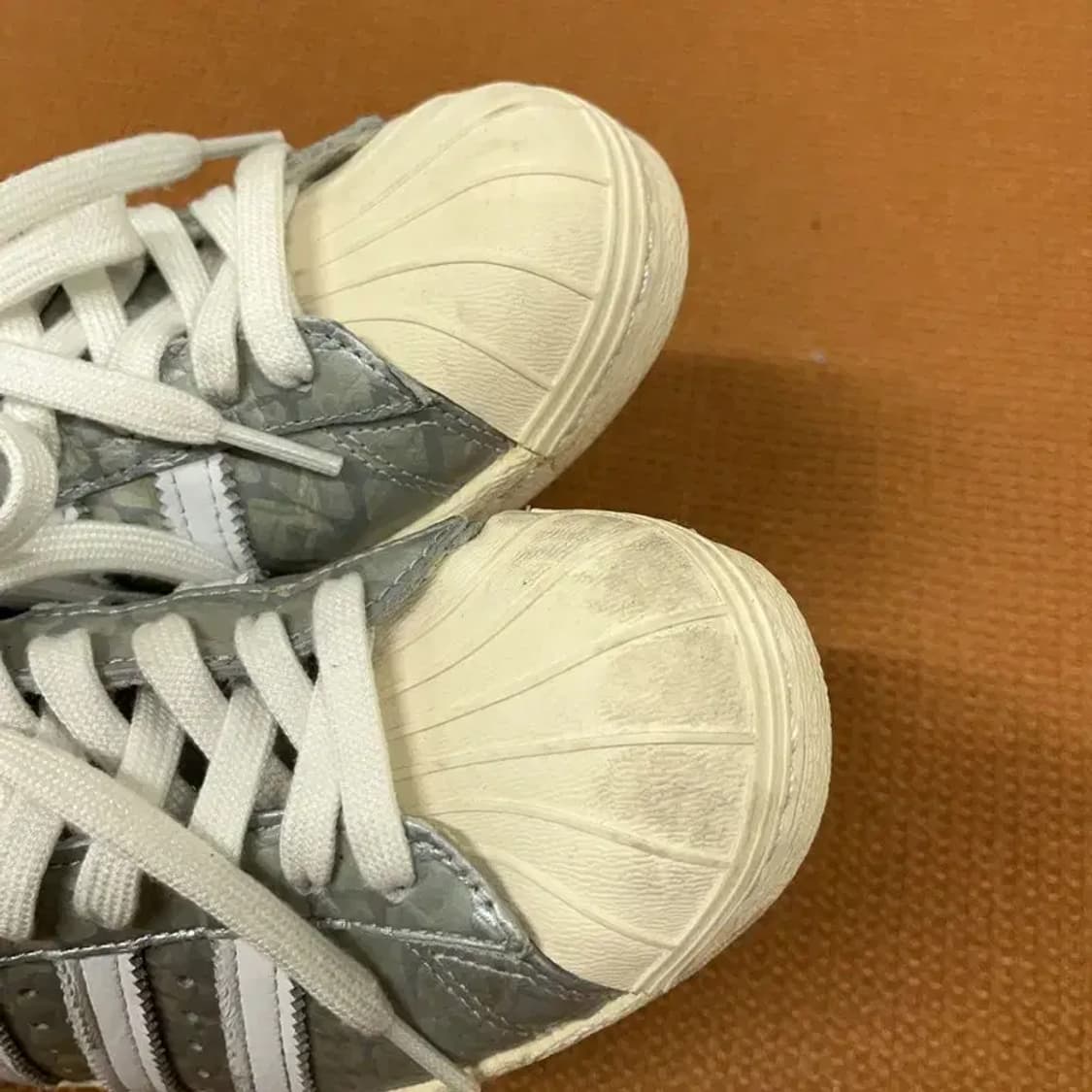 아디다스 슈퍼스타 80s 실버 스니커즈 운동화 230 G08320 상품이미지6