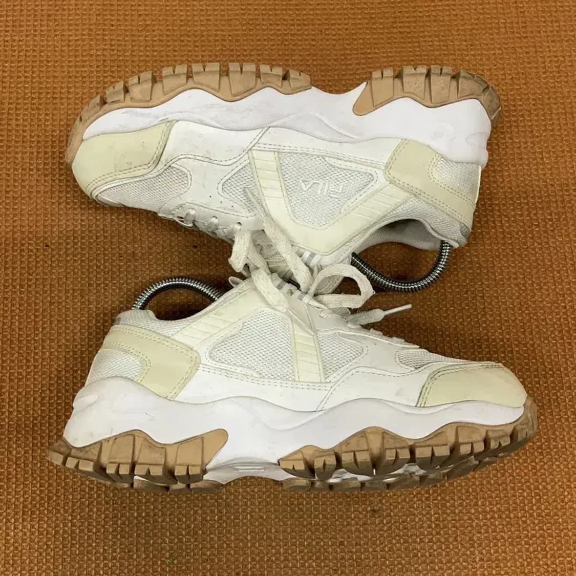 필라 뉴트랜스포스 스니커즈 운동화 240 G08356 상품이미지3