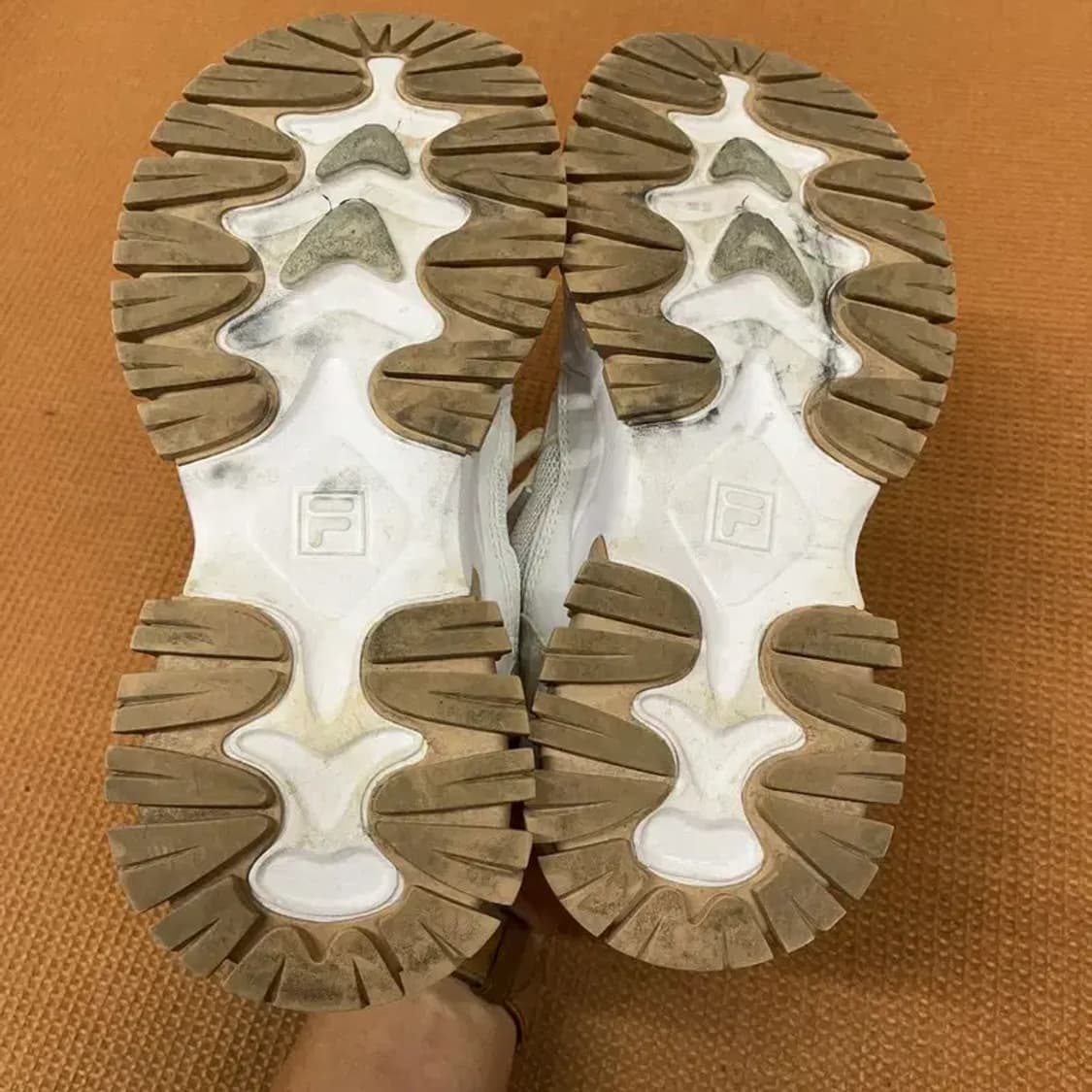 필라 뉴트랜스포스 스니커즈 운동화 240 G08356 상품이미지4