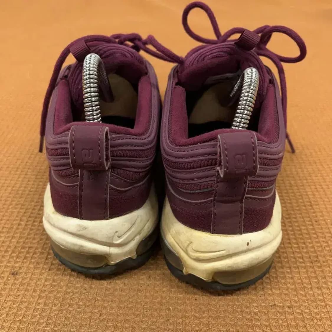 나이키 에어맥스 97 SE 보르도 골드 여자 운동화 245 G08411 상품이미지2