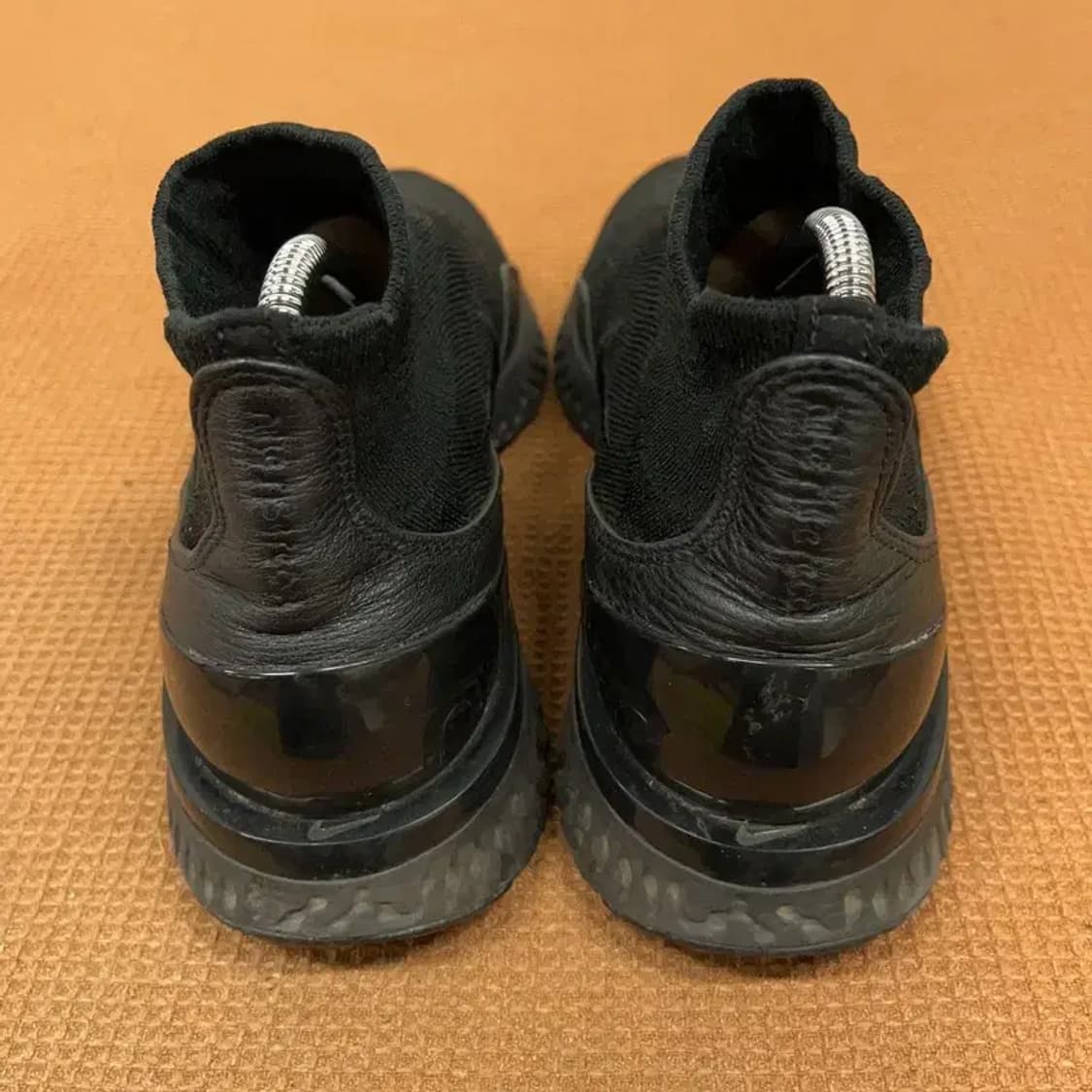 나이키 라이즈 리액트 플라이니트 트리플블랙 스니커즈 245 G08446 상품이미지2