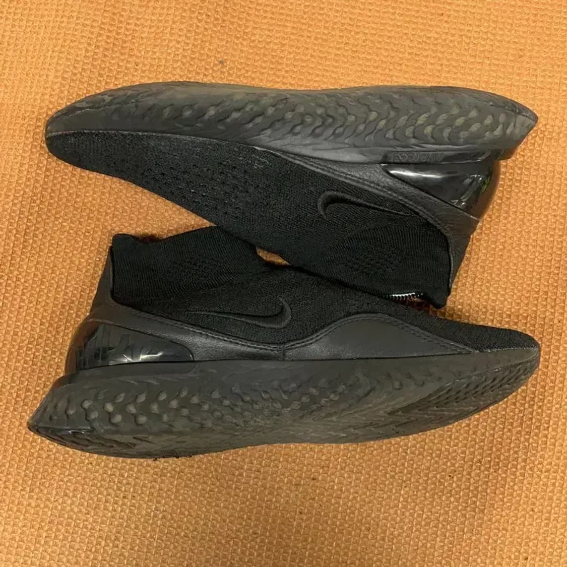 나이키 라이즈 리액트 플라이니트 트리플블랙 스니커즈 245 G08446 상품이미지3