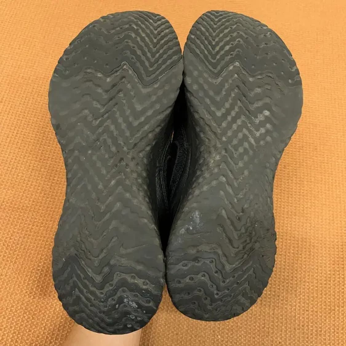 나이키 라이즈 리액트 플라이니트 트리플블랙 스니커즈 245 G08446 상품이미지4