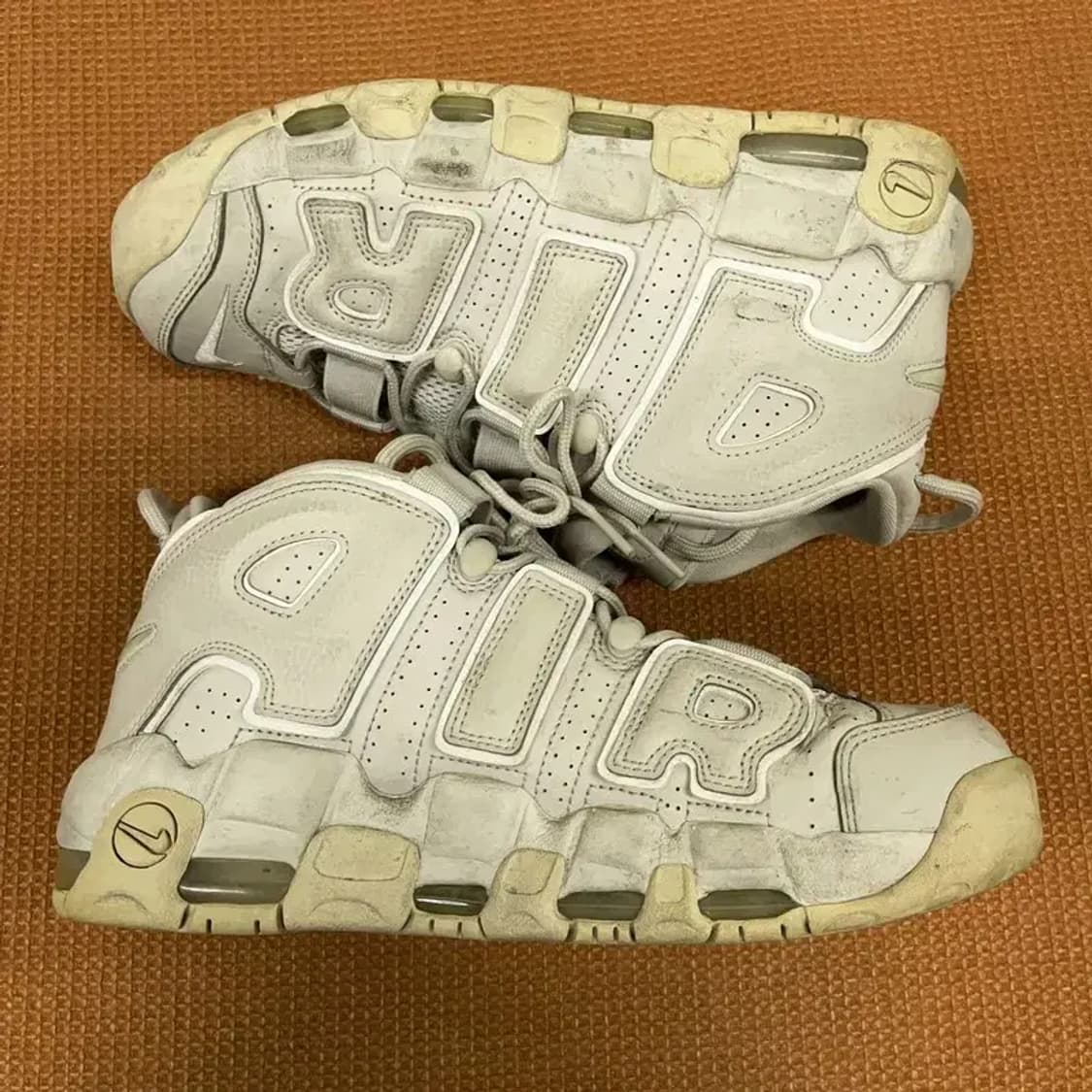 나이키 업템포 에어모어 라이트본 스니커즈 신발 260 G08448 상품이미지4