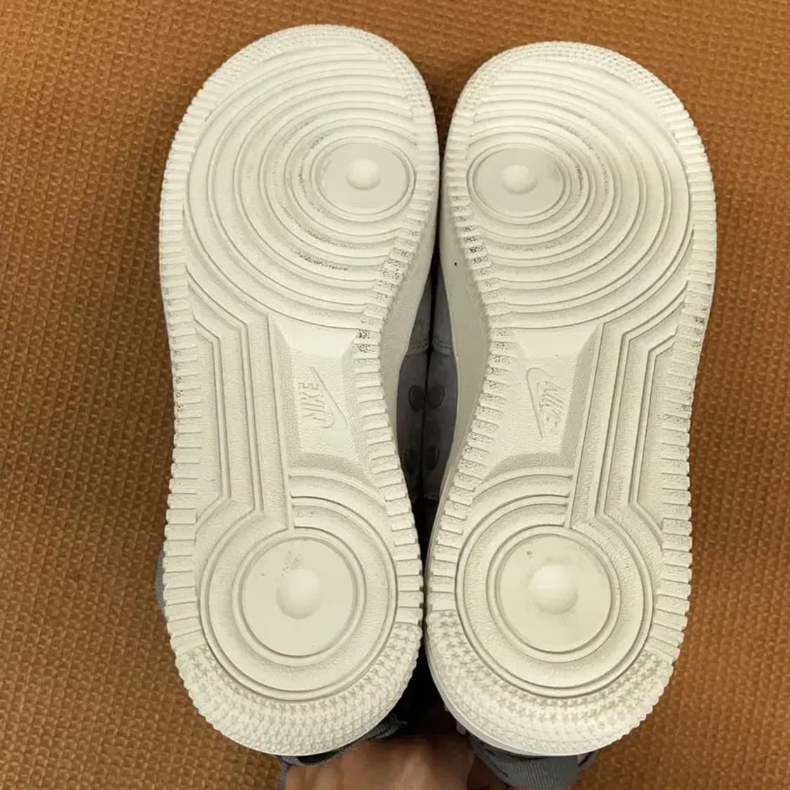 나이키 SF 에어포스 1 미드 건스모크 255 G08461 상품이미지4