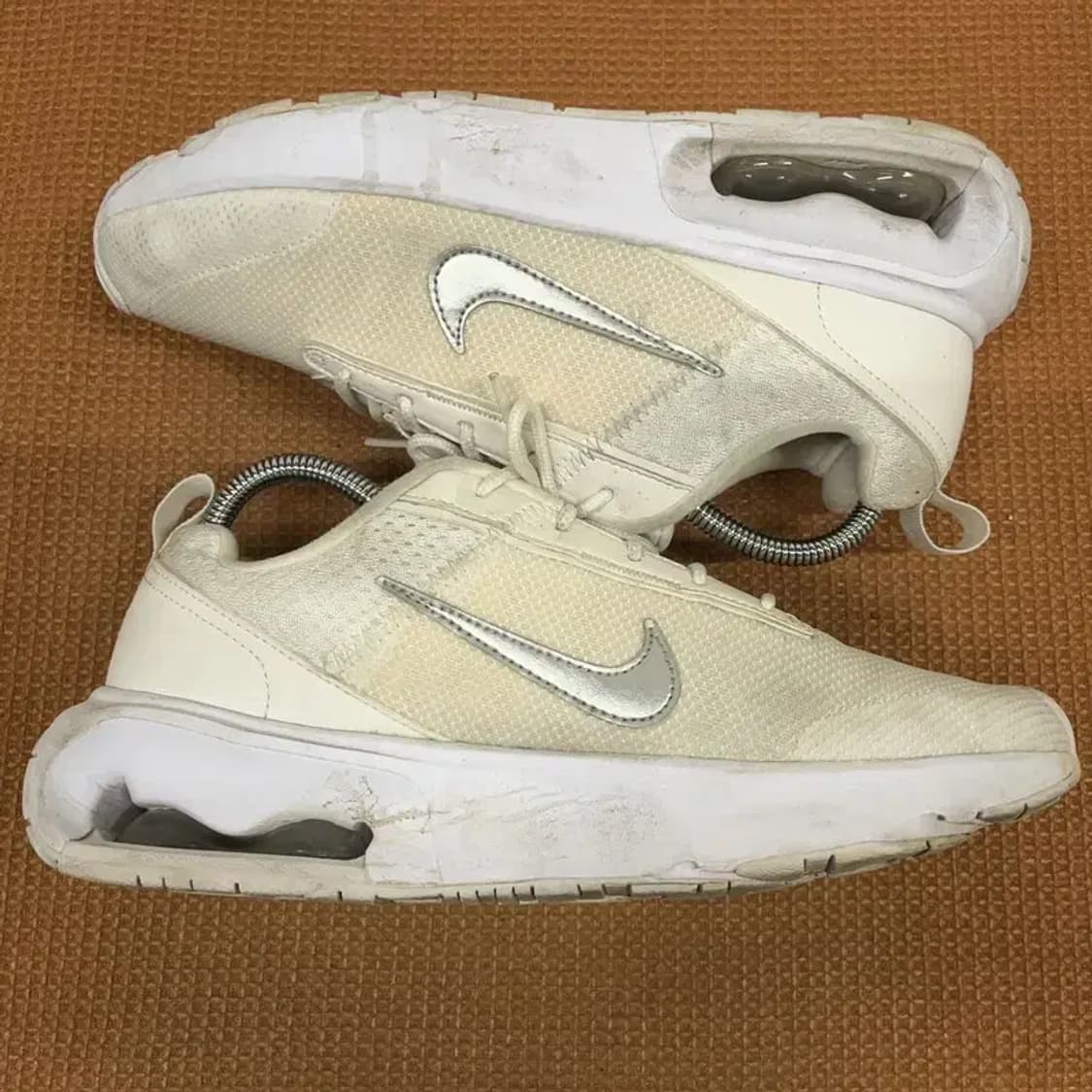 나이키 우먼스 에어맥스 인터락 라이트 운동화 신발 245 G08470 상품이미지3